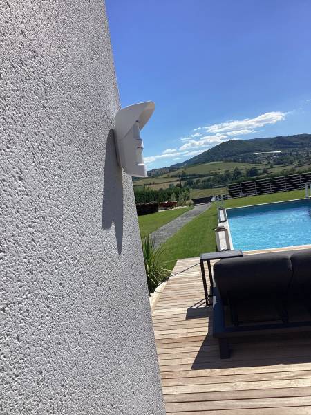 Installation d'alarme connectée sans abonnement pour maison à Lyon avec caméra extérieure AJAX